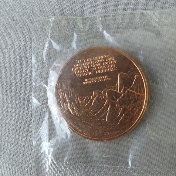 Ronald Reagan Bronze Medal 1 5/16 inch Vintage 80s sealed in original packaging - Picture 5 of 5